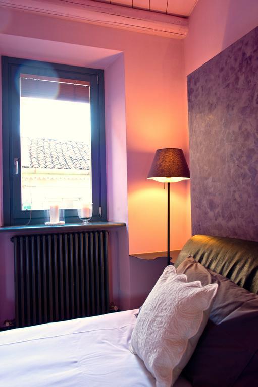 Casa Rossa - Bymyhomeincomo チェルノッビオ 部屋 写真