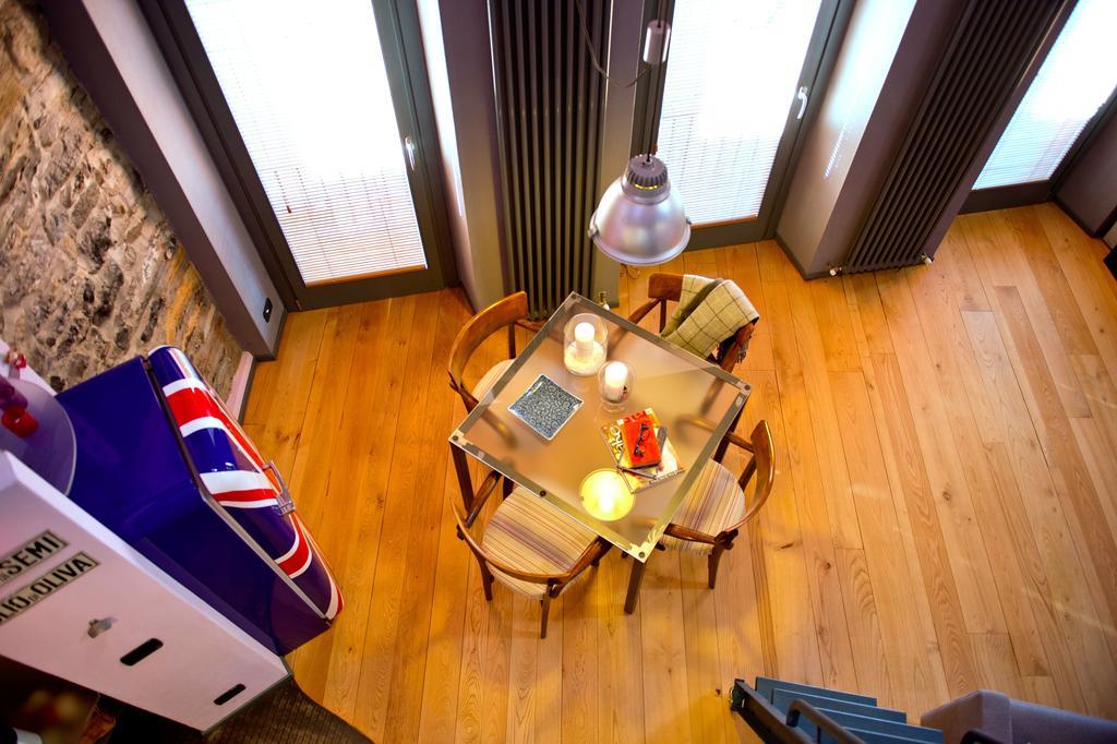 Casa Rossa - Bymyhomeincomo チェルノッビオ 部屋 写真