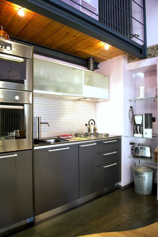 Casa Rossa - Bymyhomeincomo チェルノッビオ 部屋 写真